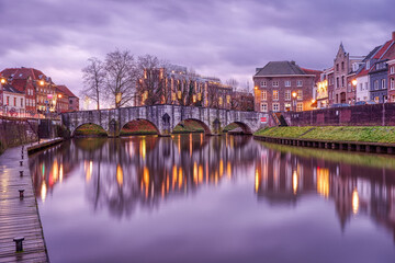 Obraz premium Historische Brücke über die Maas in Roermond