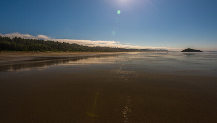 Fototapeta na wymiar sand beach over the Pacific Ocean along the Vancouver Island coastline, British Columbia, Canada
