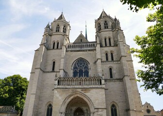 Fototapeta na wymiar La cathédrale saint-Bénigne de Dijon