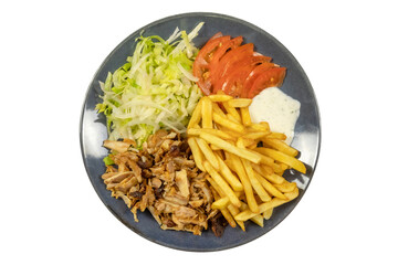 assiette de kebab et frites en gros plan, isolé sur un fond blanc
