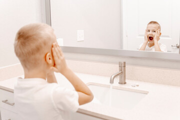 the child washes and shows his teeth