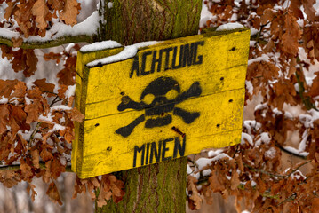 German war warning signs, beware mines / Niemieckie wojenne znaki ostrzegawcze, uwaga miny