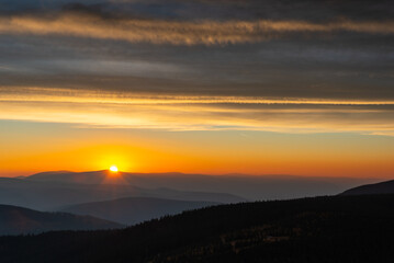Sunrise seen from the top of Czarna Góra in Sienna / Wschód słońca widziany z szczytu Czarnej...