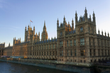 Fototapeta na wymiar Houses of parliament in the evening 
