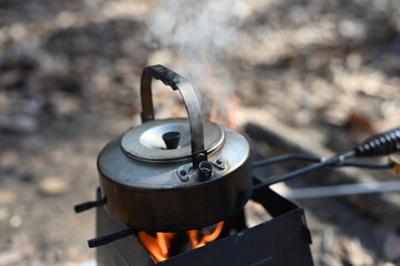 焚き火の湯沸かし