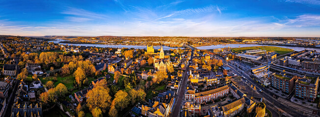 Aerial view of Rochester, a commuter town in the unitary authority of Medway in Kent, England - obrazy, fototapety, plakaty