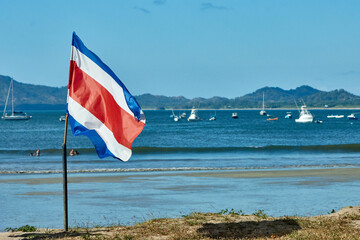 Bandera de Costa Rica ondeando Playa