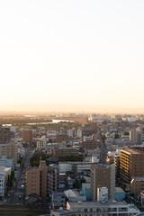 Fototapeta premium 夕方の川口のタワーマンション