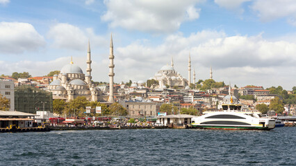 Obraz premium Istanbul city view from Eminonu square overlooking the Golden Horn Rustem Pasha Mosque, Istanbul, Turkey