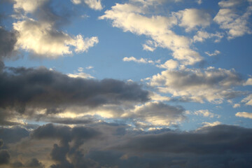 Obraz premium white and black storm clouds on blue sky