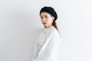 知的でクールな女性