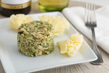 Chicken and pesto risotto with cheese - 559371721