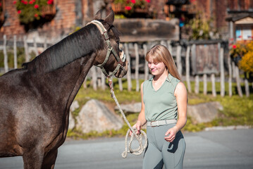 Obraz premium Mädchen mit Pferd