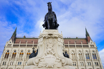 Fototapeta premium Statue besides Budapest parliament, Hungary