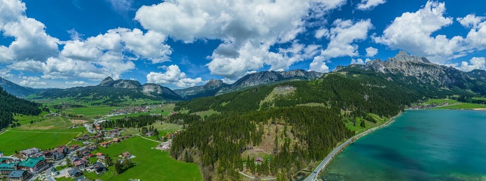Panorama-Blick &uuml;ber die Region Haldensee im Tannheimer Tal in Tirol