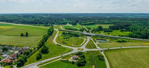 Ausblick auf die Anschlussstelle Adelsried der Autobahn A8 nahe Augsburg in Schwaben
