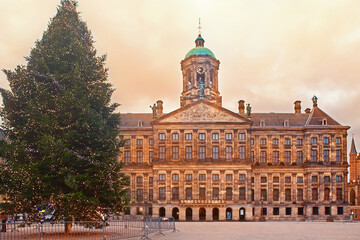 Obraz premium Amsterdam, Koninklijk Paleis (Royal Palace) at sunset , Netherlands