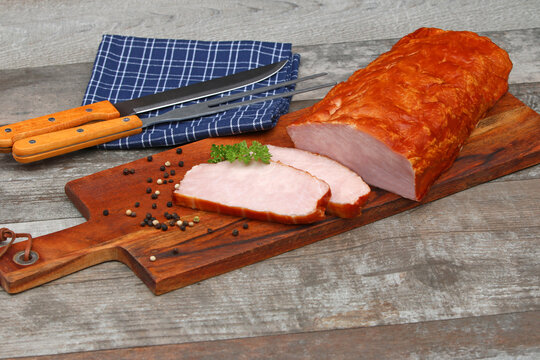 Kaiserbraten: Gep&ouml;keltes Schweinefleisch.