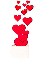 Composition romantique de la Saint-Valentin, d√©claration d'amour, f√™te des m√®res, anniversaire, fian√ßailles. C≈ìurs rouges sortant d'une boite cadeaux sur fond transparent.
