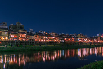 Fototapeta na wymiar 京都・鴨川の夜景