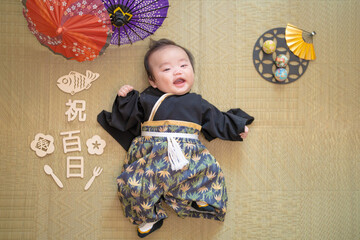 袴姿の和服で百日祝い　生後100日の赤ちゃん　お食い初め