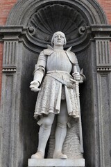 Napoli - Alfonso d'Aragona sulla facciata di Palazzo Reale