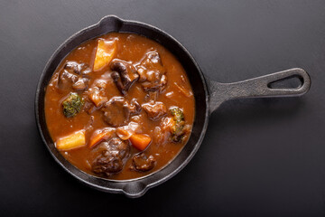 ビーフシチュー　(牛すね肉)