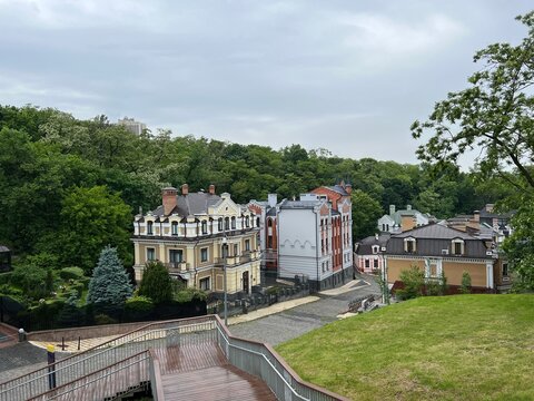 Ukraine Kyiv city, Vozdvizhenka is a residential area  in the heart of historical town, at the intersection of Kozhumiatska, Dehtiarna, Honcharna, and Vozdvyzhenska streets.
