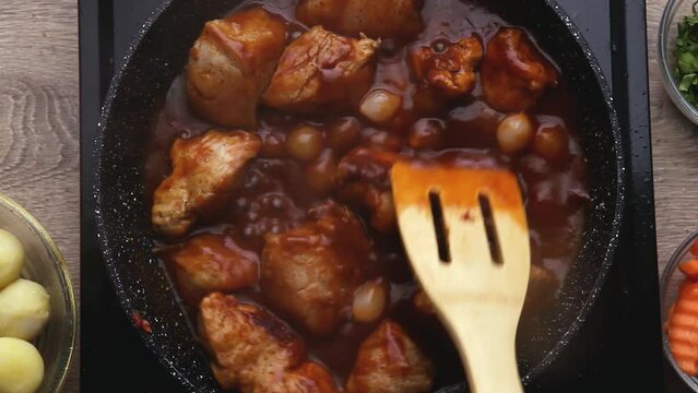Meat burgundy cooking principle step by step