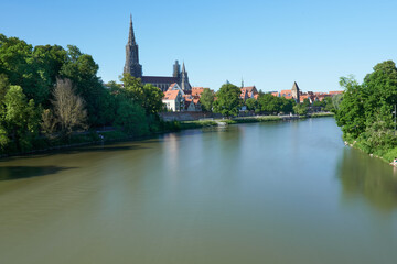 Fototapeta na wymiar Donau mit Ulmer Münster, Deutschland