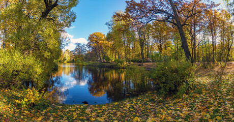 Pond on Elagin Island in St. Petersburg in autumn . Panorama.