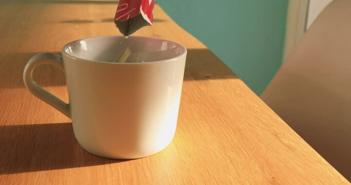 Making instant soup, 4k