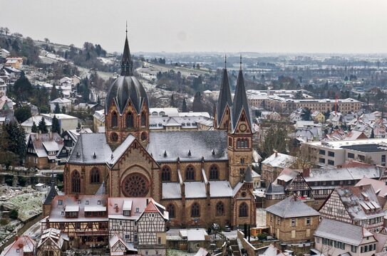 St. Peter-Kirche in Heppenheim im Winter