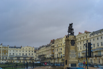 Obraz premium UK, Brighton, 08.01.2023: Boer War Memorial in Brighton. Facing the sea and famous regency architecture on the background