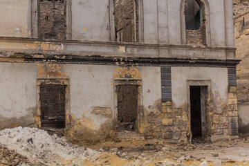 Fototapeta na wymiar Crumbling house in the center of Cairo, Egypt
