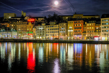 Fototapeta na wymiar Zurich at night on the river