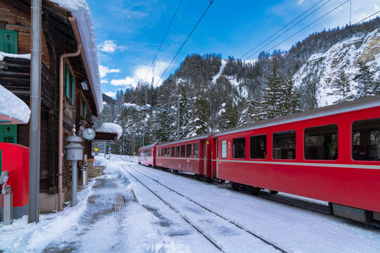Bernina Express alla stazione, Wiesen Davos, Svizzera