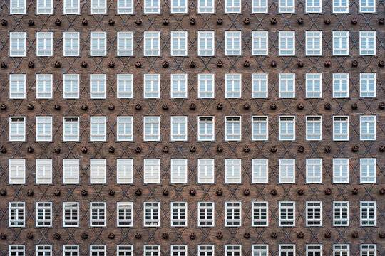 Rows of windows on exterior of Sprinkenhof.