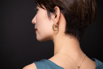 高級感がある美容のイメージなどに使えそうな女性