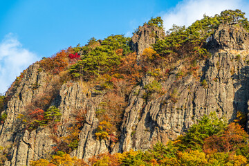 	紅葉の霊山＜福島県＞奇岩群
