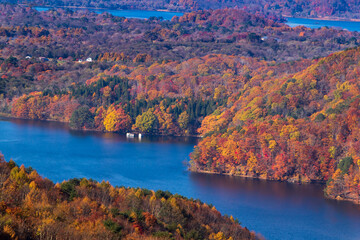 紅葉の裏磐梯・小野川湖