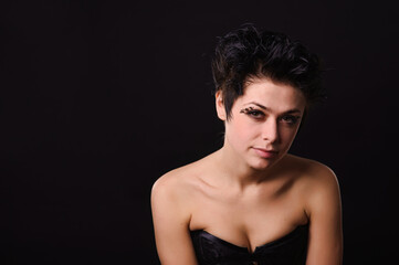 Fototapeta na wymiar portrait of young woman with black short hairs