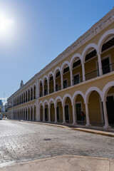 Fototapeta na wymiar Wonderful colorful streets of the historic city of Campeche.