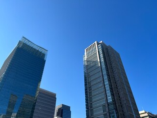 Fototapeta na wymiar 都会のビジネス街のビルと青空