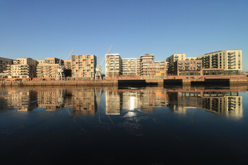 Fototapeta na wymiar Winterliche Hamburger HafenCity; Baakenhafen Panorama vom Petersenkai gesehen