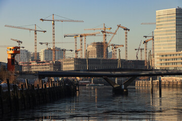 Fototapeta na wymiar Hamburger HafenCity im Dezember 2022; Baakenhafen und Überseequartier im Bau