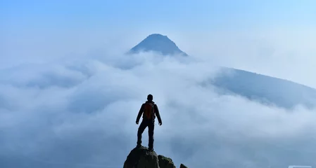 Zelfklevend Fotobehang Watching the Magnificent View © The Cheroke