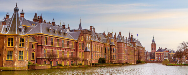 Fototapeta premium Sunset on the Binnenhof building and The Hague city and the pond, Netherlands