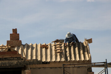Construction workers do dangerous work on high roofs. But they tend to defend themselves poorly.