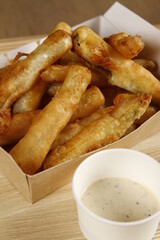 Deep-fried radish and zucchini with tartar sauce